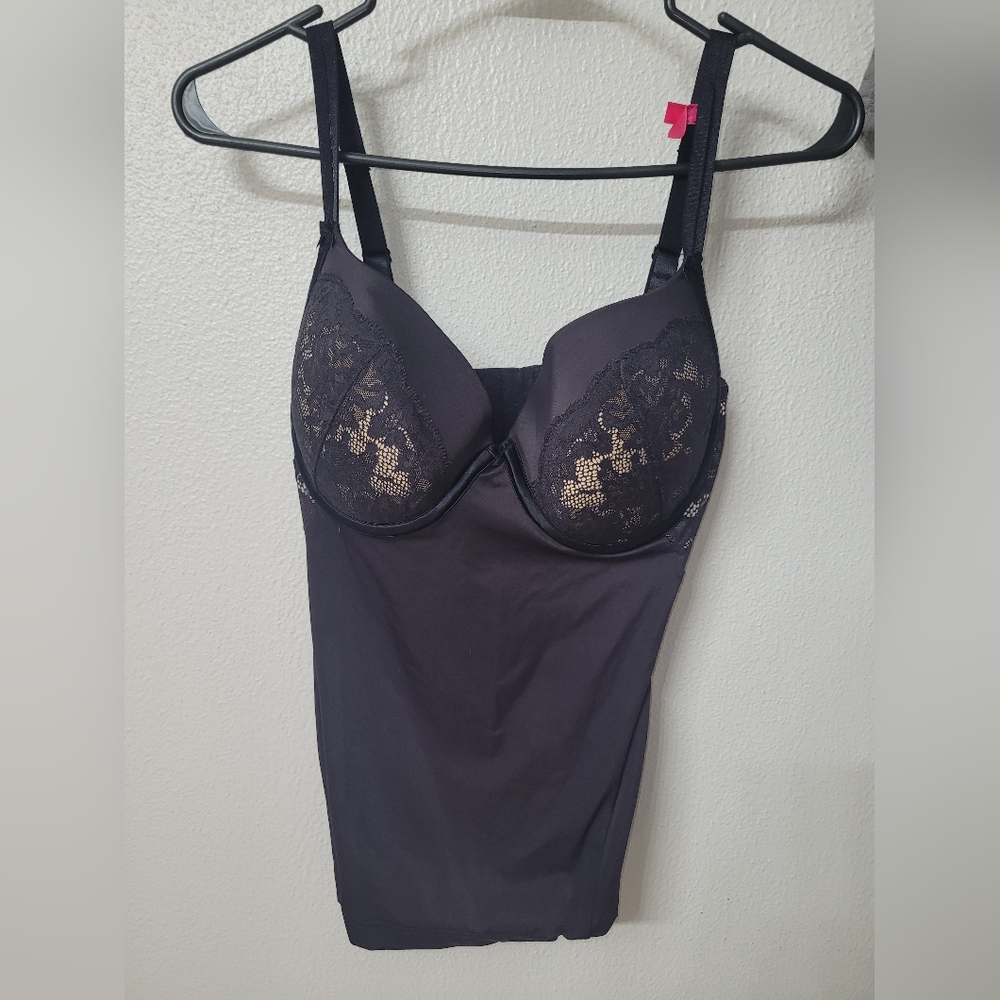 Maidenform Black Lace Bra   Top Size Med  New Without Tag (Shape Wear )